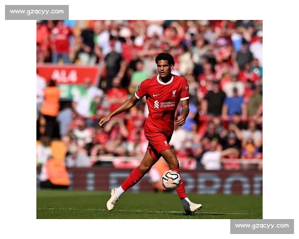 宽萨捧起欧青赛冠军奖杯!红军生涯完美谢幕 宽萨捧起欧青赛冠军奖杯!红军生涯完美谢幕